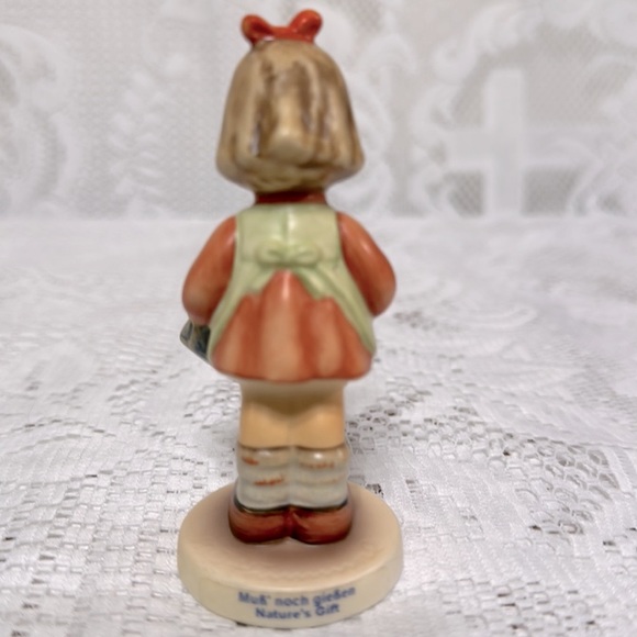 💛TM8 ‘Springtime Splendor’ HummelScape and Hummel Figurine ‘Nature’s Gift’. - Picture 10 of 13